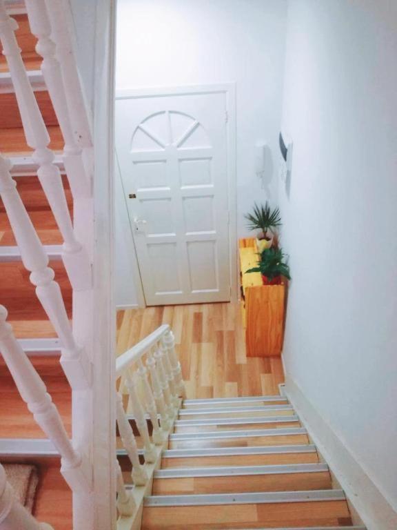 Cozy Rooms With Share The Bathroom And Kitchen Брюссель Экстерьер фото