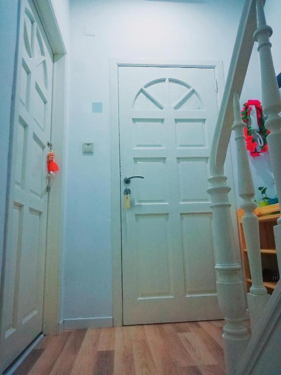 Cozy Rooms With Share The Bathroom And Kitchen Брюссель Экстерьер фото